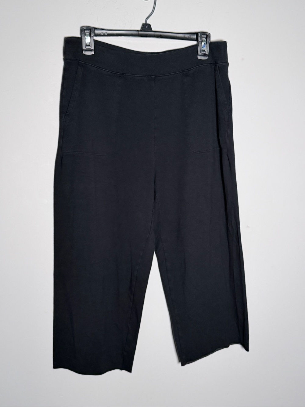 Nike Yoga Luxe Cropped Fleece Pants
Women's Size Medium
Style #: DA0776 010